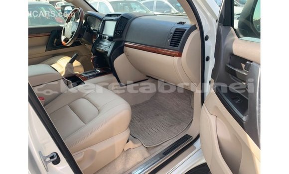Buy Import Toyota Land Cruiser White Car in Import - Dubai in Belait Buy Import Toyota Land Cruiser White Car in Import - Dubai in Belait