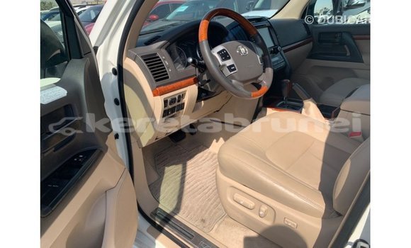 Buy Import Toyota Land Cruiser White Car in Import - Dubai in Belait Buy Import Toyota Land Cruiser White Car in Import - Dubai in Belait