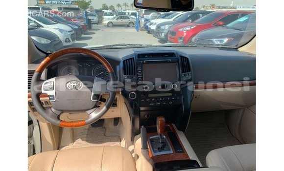 Buy Import Toyota Land Cruiser White Car in Import - Dubai in Belait Buy Import Toyota Land Cruiser White Car in Import - Dubai in Belait
