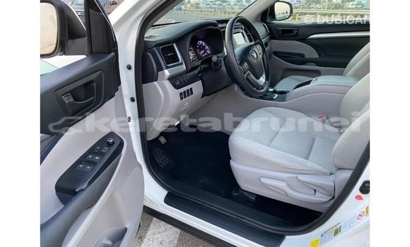 Buy Import Toyota Highlander White Car in Import - Dubai in Belait Buy Import Toyota Highlander White Car in Import - Dubai in Belait