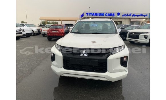 Buy Import Mitsubishi L200 White Car in Import - Dubai in Belait Buy Import Mitsubishi L200 White Car in Import - Dubai in Belait