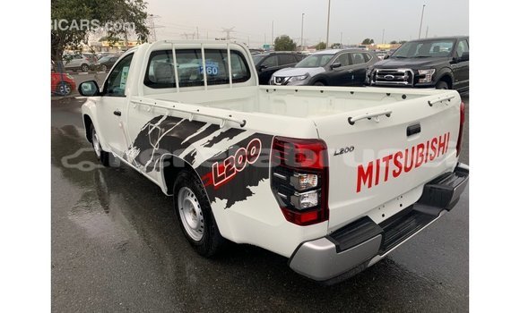 Buy Import Mitsubishi L200 White Car in Import - Dubai in Belait Buy Import Mitsubishi L200 White Car in Import - Dubai in Belait