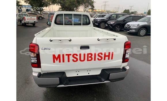 Buy Import Mitsubishi L200 White Car in Import - Dubai in Belait Buy Import Mitsubishi L200 White Car in Import - Dubai in Belait