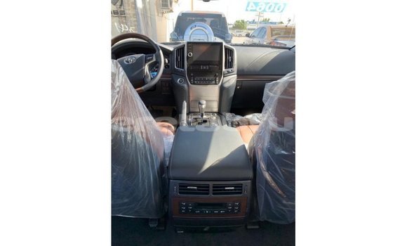 Buy Import Toyota Land Cruiser White Car in Import - Dubai in Belait Buy Import Toyota Land Cruiser White Car in Import - Dubai in Belait