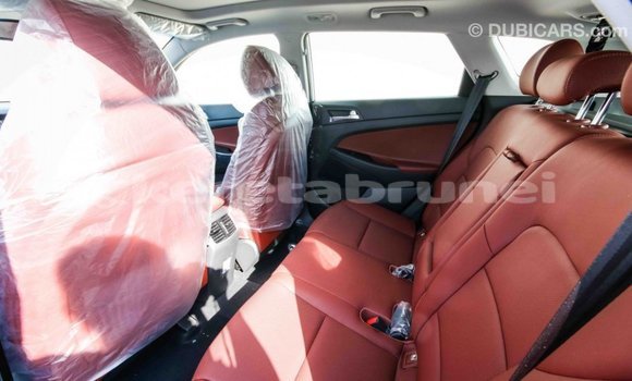 Buy Import Hyundai Tucson White Car in Import - Dubai in Belait Buy Import Hyundai Tucson White Car in Import - Dubai in Belait