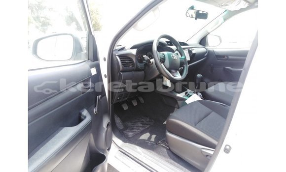 Buy Import Toyota Hilux White Car in Import - Dubai in Belait Buy Import Toyota Hilux White Car in Import - Dubai in Belait