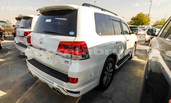 Buy Import Toyota Land Cruiser White Car in Import - Dubai in Belait Buy Import Toyota Land Cruiser White Car in Import - Dubai in Belait
