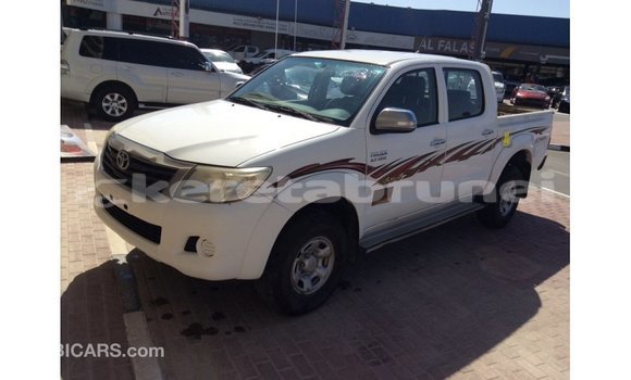 Buy Import Toyota Hilux White Car in Import - Dubai in Belait Buy Import Toyota Hilux White Car in Import - Dubai in Belait