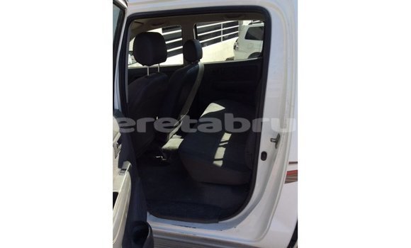 Buy Import Toyota Hilux White Car in Import - Dubai in Belait Buy Import Toyota Hilux White Car in Import - Dubai in Belait