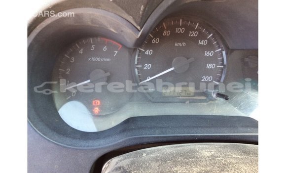 Buy Import Toyota Hilux White Car in Import - Dubai in Belait Buy Import Toyota Hilux White Car in Import - Dubai in Belait