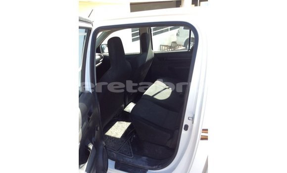 Buy Import Toyota Hilux White Car in Import - Dubai in Belait Buy Import Toyota Hilux White Car in Import - Dubai in Belait