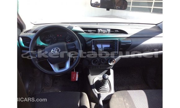 Buy Import Toyota Hilux White Car in Import - Dubai in Belait Buy Import Toyota Hilux White Car in Import - Dubai in Belait