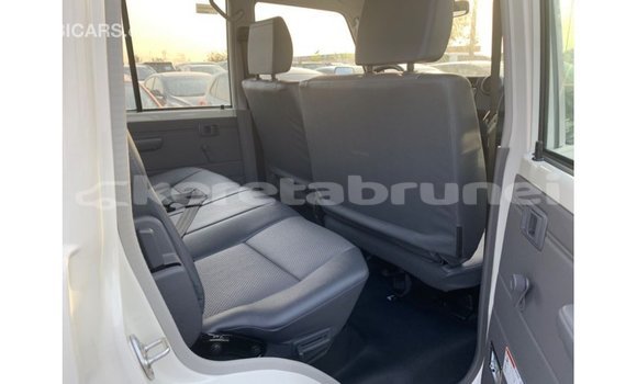 Buy Import Toyota Land Cruiser White Car in Import - Dubai in Belait Buy Import Toyota Land Cruiser White Car in Import - Dubai in Belait