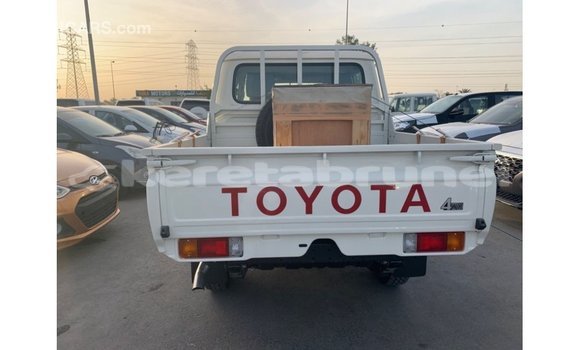 Buy Import Toyota Land Cruiser White Car in Import - Dubai in Belait Buy Import Toyota Land Cruiser White Car in Import - Dubai in Belait