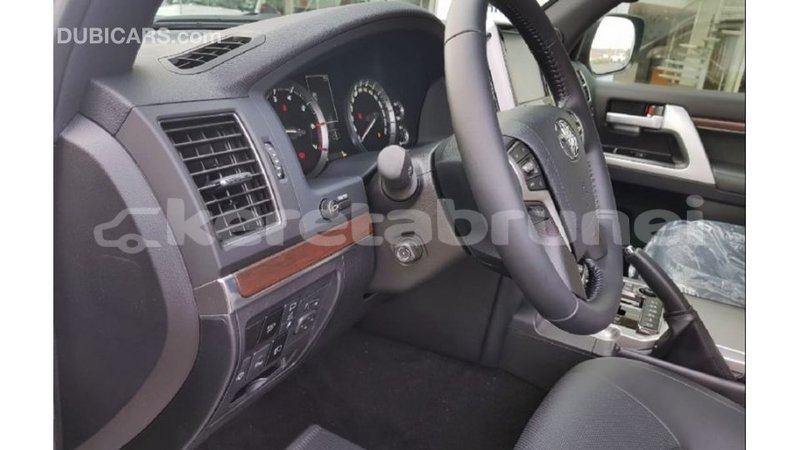 Big with watermark toyota land cruiser belait import dubai 2540
