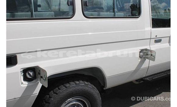 Buy Import Toyota Land Cruiser White Car in Import - Dubai in Belait Buy Import Toyota Land Cruiser White Car in Import - Dubai in Belait