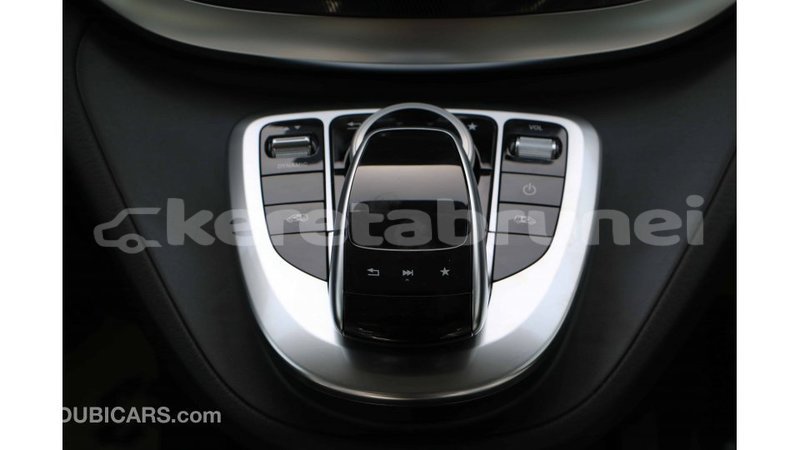 Big with watermark mercedes benz 250 belait import dubai 2554