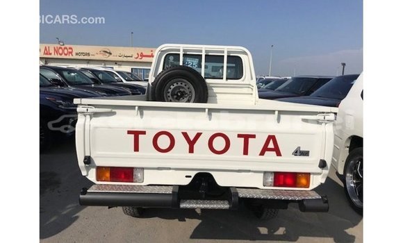 Buy Import Toyota Land Cruiser White Car in Import - Dubai in Belait Buy Import Toyota Land Cruiser White Car in Import - Dubai in Belait