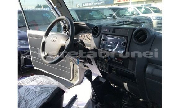 Buy Import Toyota Land Cruiser White Car in Import - Dubai in Belait Buy Import Toyota Land Cruiser White Car in Import - Dubai in Belait