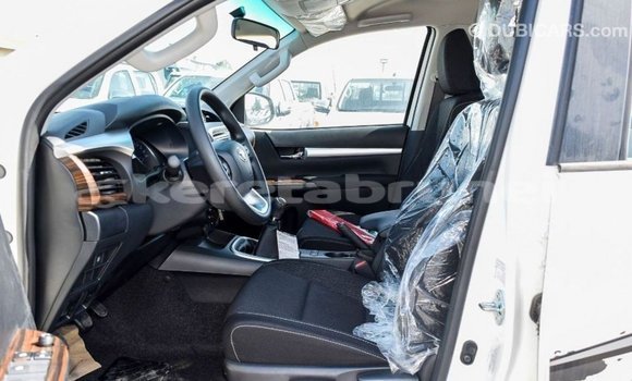Buy Import Toyota Hilux White Car in Import - Dubai in Belait Buy Import Toyota Hilux White Car in Import - Dubai in Belait