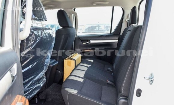 Buy Import Toyota Hilux White Car in Import - Dubai in Belait Buy Import Toyota Hilux White Car in Import - Dubai in Belait