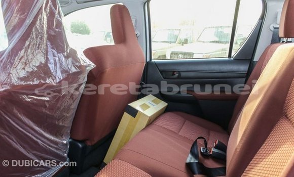 Buy Import Toyota Hilux White Car in Import - Dubai in Belait Buy Import Toyota Hilux White Car in Import - Dubai in Belait