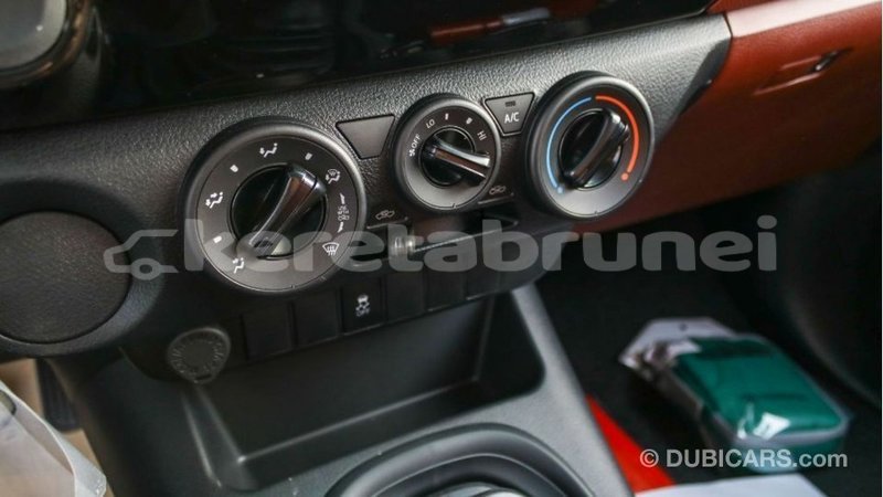 Big with watermark toyota hilux belait import dubai 2579