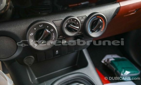 Buy Import Toyota Hilux White Car in Import - Dubai in Belait Buy Import Toyota Hilux White Car in Import - Dubai in Belait