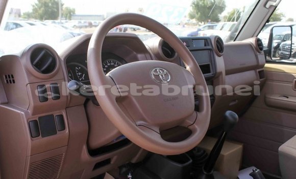 Buy Import Toyota Land Cruiser Beige Car in Import - Dubai in Belait Buy Import Toyota Land Cruiser Beige Car in Import - Dubai in Belait