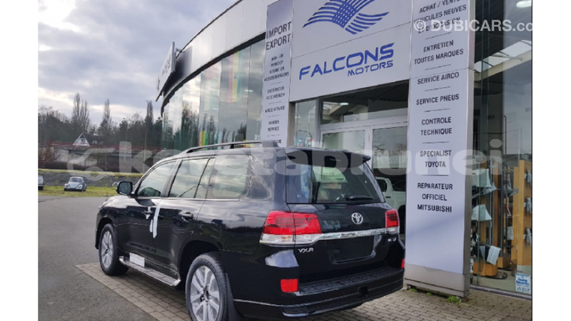 Big with watermark toyota land cruiser belait import dubai 2585