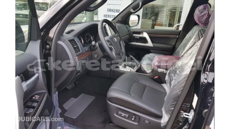 Big with watermark toyota land cruiser belait import dubai 2585