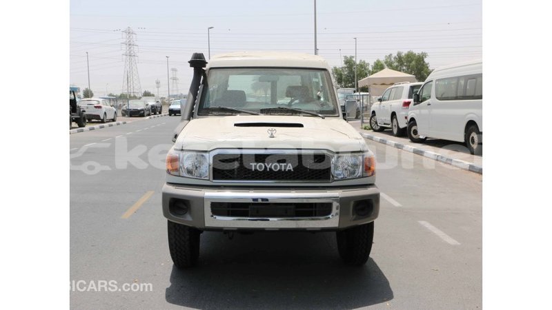 Big with watermark toyota land cruiser belait import dubai 2596