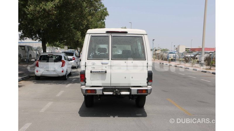 Big with watermark toyota land cruiser belait import dubai 2596