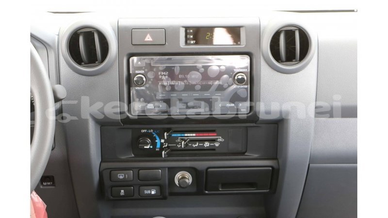 Big with watermark toyota land cruiser belait import dubai 2596