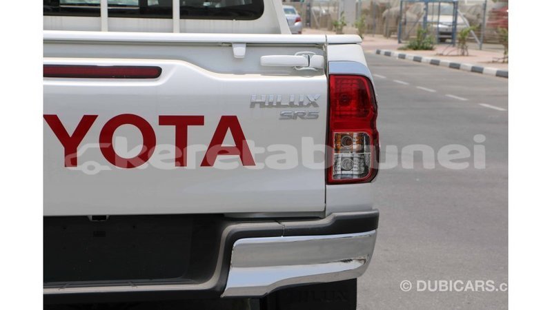 Big with watermark toyota hilux belait import dubai 2598