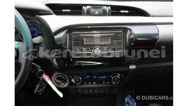 Big with watermark toyota hilux belait import dubai 2598