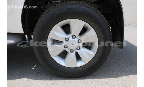 Buy Import Toyota Hilux White Car in Import - Dubai in Belait Buy Import Toyota Hilux White Car in Import - Dubai in Belait
