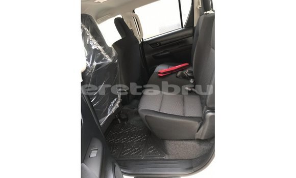 Buy Import Toyota Hilux White Car in Import - Dubai in Belait Buy Import Toyota Hilux White Car in Import - Dubai in Belait