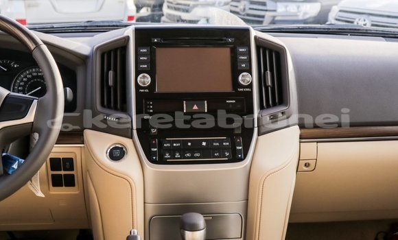 Buy Import Toyota Land Cruiser White Car in Import - Dubai in Belait Buy Import Toyota Land Cruiser White Car in Import - Dubai in Belait