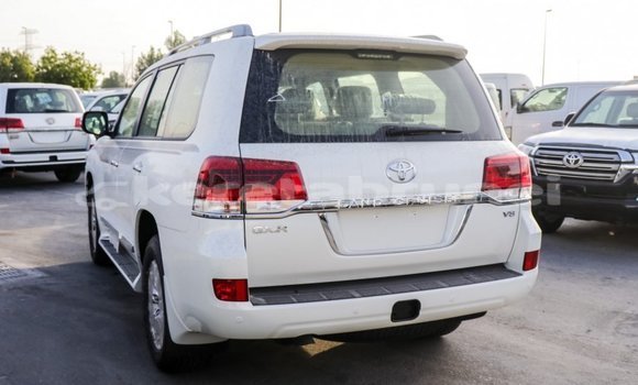 Buy Import Toyota Land Cruiser White Car in Import - Dubai in Belait Buy Import Toyota Land Cruiser White Car in Import - Dubai in Belait