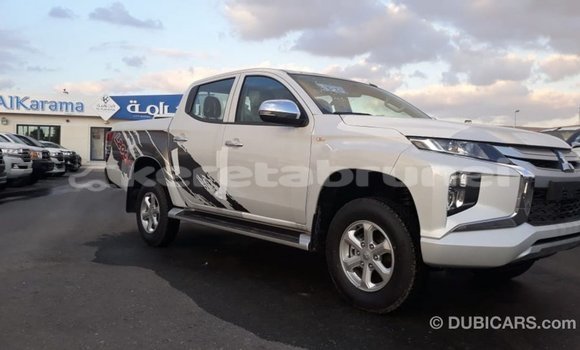 Buy Import Mitsubishi L200 White Car in Import - Dubai in Belait Buy Import Mitsubishi L200 White Car in Import - Dubai in Belait
