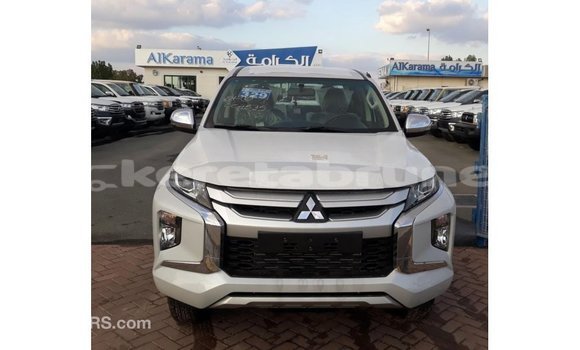 Buy Import Mitsubishi L200 White Car in Import - Dubai in Belait Buy Import Mitsubishi L200 White Car in Import - Dubai in Belait
