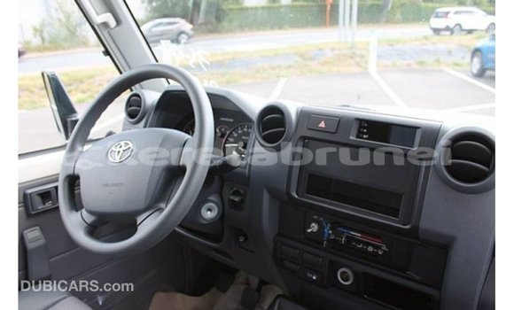 Buy Import Toyota Land Cruiser White Car in Import - Dubai in Belait Buy Import Toyota Land Cruiser White Car in Import - Dubai in Belait