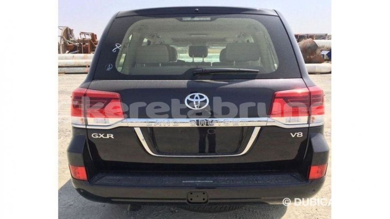 Big with watermark toyota land cruiser belait import dubai 2620