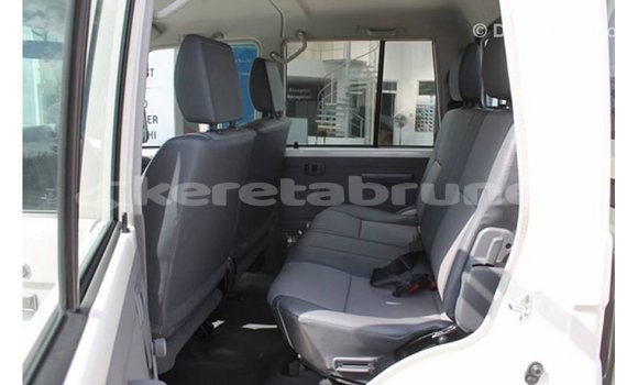 Buy Import Toyota Land Cruiser White Car in Import - Dubai in Belait Buy Import Toyota Land Cruiser White Car in Import - Dubai in Belait