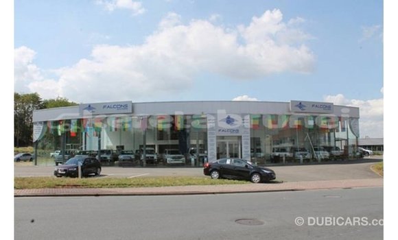 Buy Import Toyota Hilux White Car in Import - Dubai in Belait Buy Import Toyota Hilux White Car in Import - Dubai in Belait