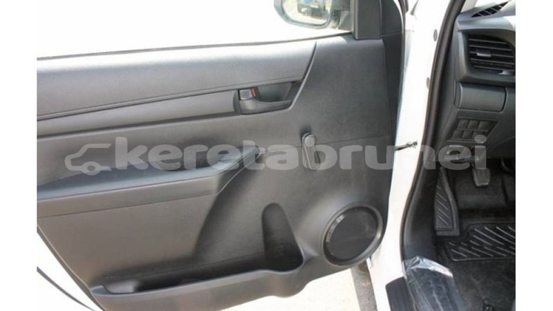 Big with watermark toyota hilux belait import dubai 2631