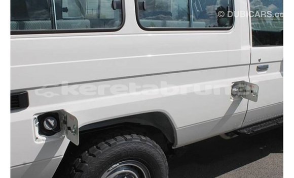 Buy Import Toyota Land Cruiser White Car in Import - Dubai in Belait Buy Import Toyota Land Cruiser White Car in Import - Dubai in Belait
