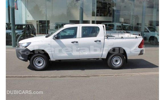 Buy Import Toyota Hilux White Car in Import - Dubai in Belait Buy Import Toyota Hilux White Car in Import - Dubai in Belait