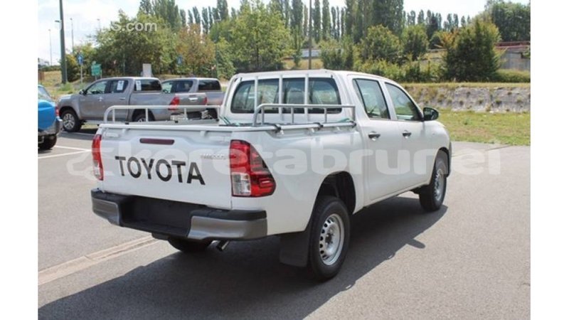 Big with watermark toyota hilux belait import dubai 2650